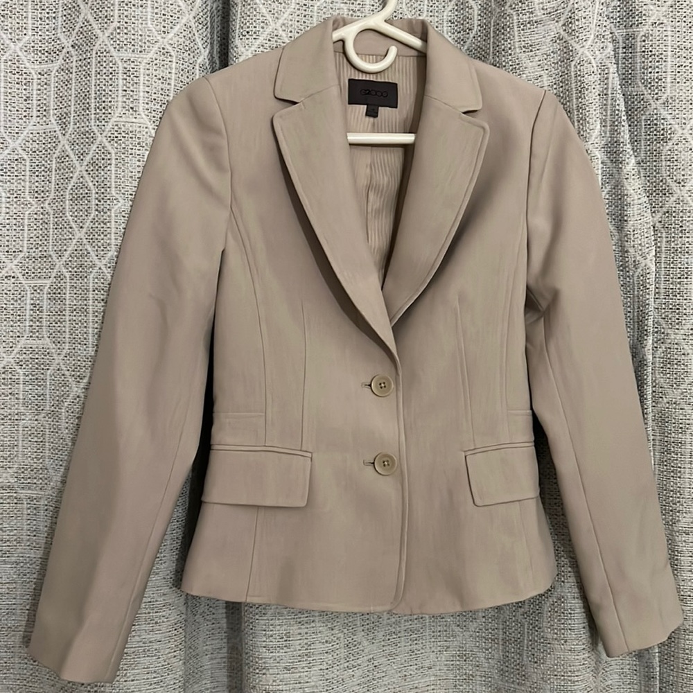 Cute Women’s Beige Blazer